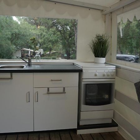 Chalets Met Buitenkeuken Op Camping Lei Suves - Joycasa Roquebrune-sur Argens Dış mekan fotoğraf