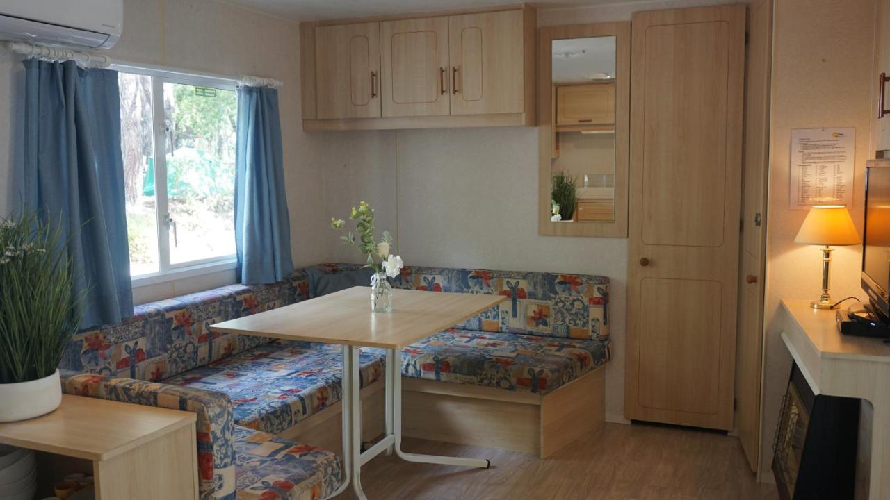 Chalets Met Buitenkeuken Op Camping Lei Suves - Joycasa Roquebrune-sur Argens Dış mekan fotoğraf
