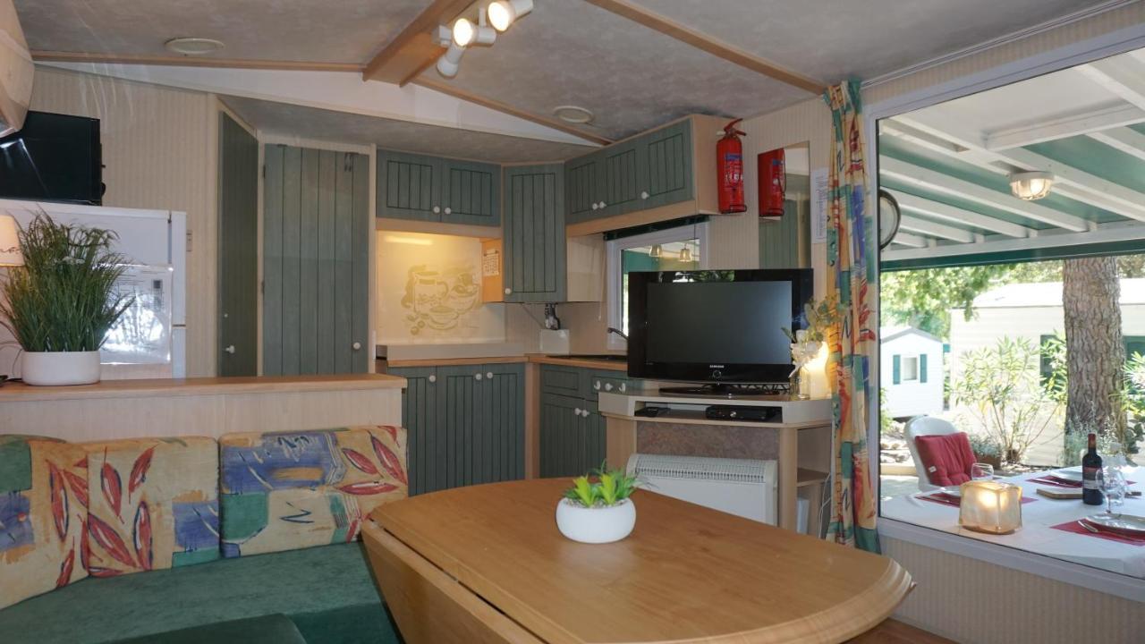 Chalets Met Buitenkeuken Op Camping Lei Suves - Joycasa Roquebrune-sur Argens Dış mekan fotoğraf