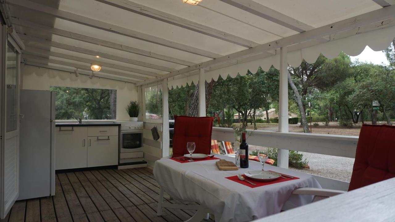 Chalets Met Buitenkeuken Op Camping Lei Suves - Joycasa Roquebrune-sur Argens Dış mekan fotoğraf