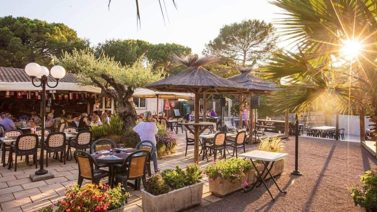 Chalets Met Buitenkeuken Op Camping Lei Suves - Joycasa Roquebrune-sur Argens Dış mekan fotoğraf