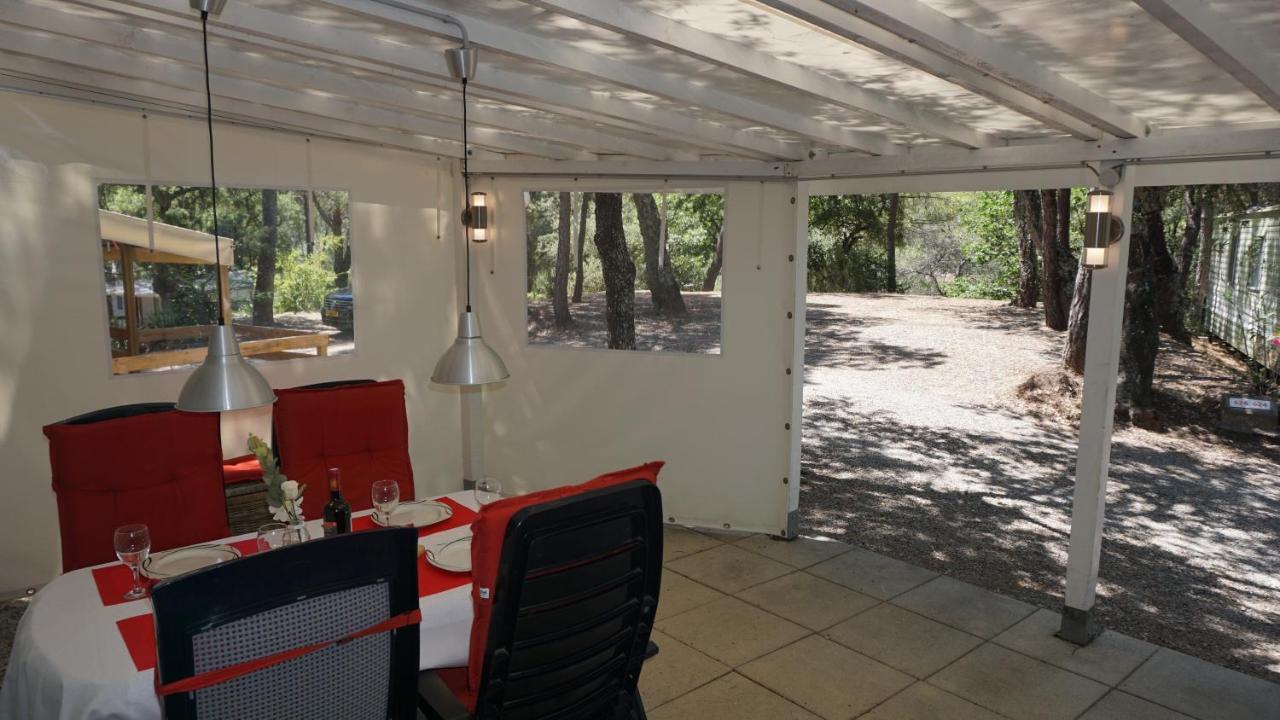 Chalets Met Buitenkeuken Op Camping Lei Suves - Joycasa Roquebrune-sur Argens Dış mekan fotoğraf