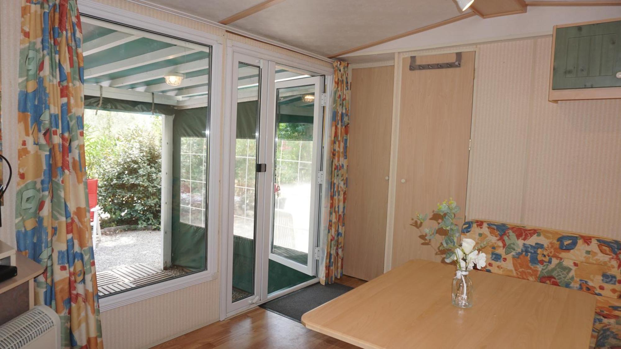 Chalets Met Buitenkeuken Op Camping Lei Suves - Joycasa Roquebrune-sur Argens Oda fotoğraf