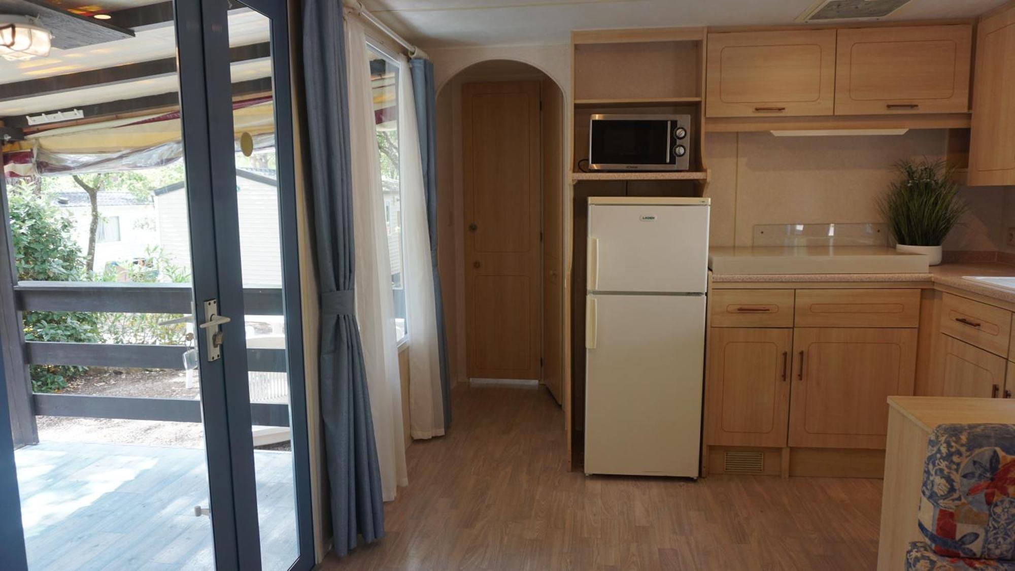 Chalets Met Buitenkeuken Op Camping Lei Suves - Joycasa Roquebrune-sur Argens Oda fotoğraf