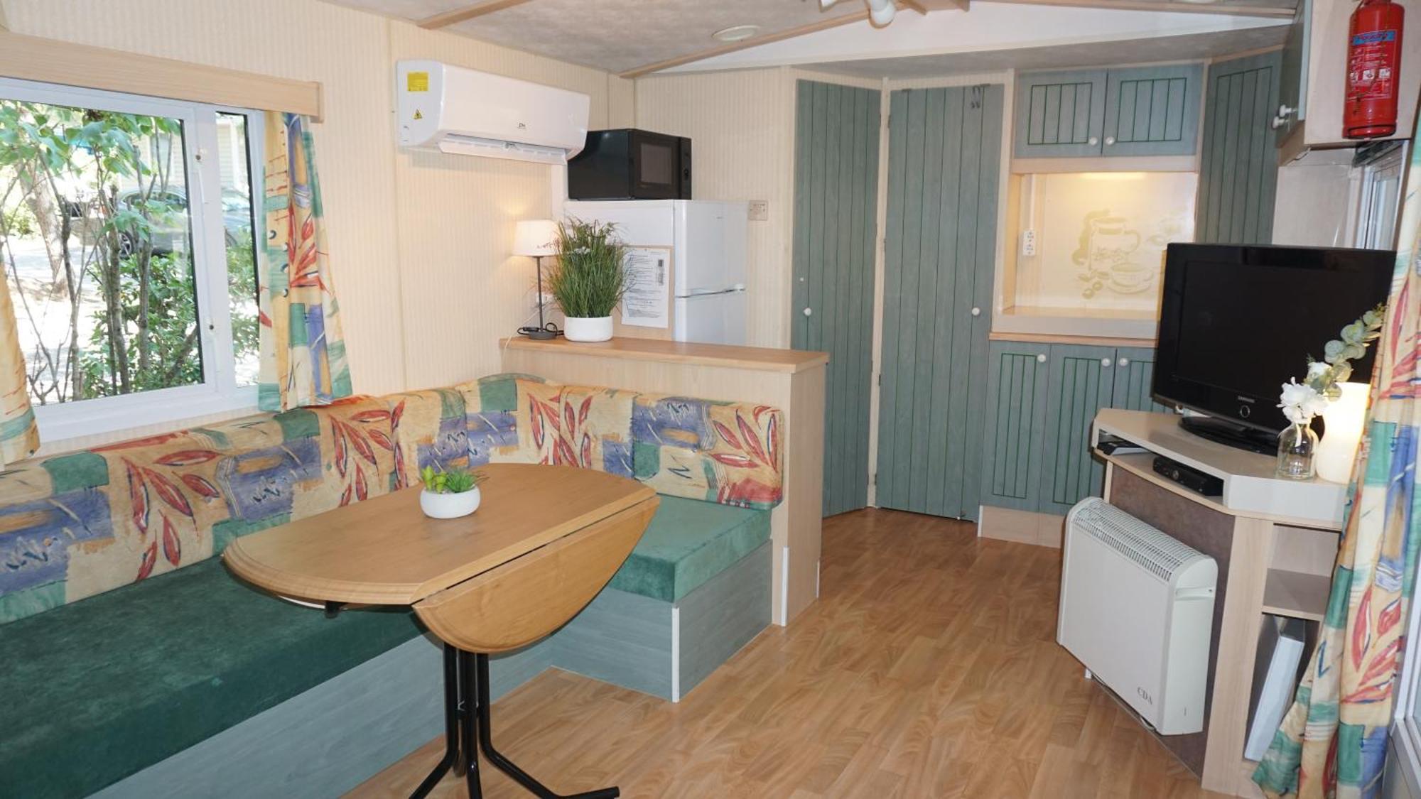 Chalets Met Buitenkeuken Op Camping Lei Suves - Joycasa Roquebrune-sur Argens Oda fotoğraf