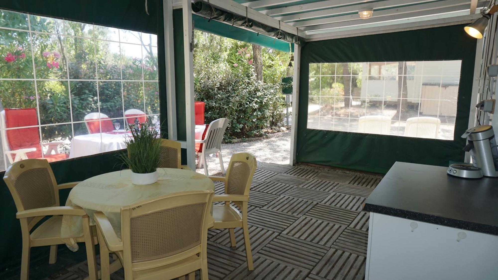 Chalets Met Buitenkeuken Op Camping Lei Suves - Joycasa Roquebrune-sur Argens Oda fotoğraf