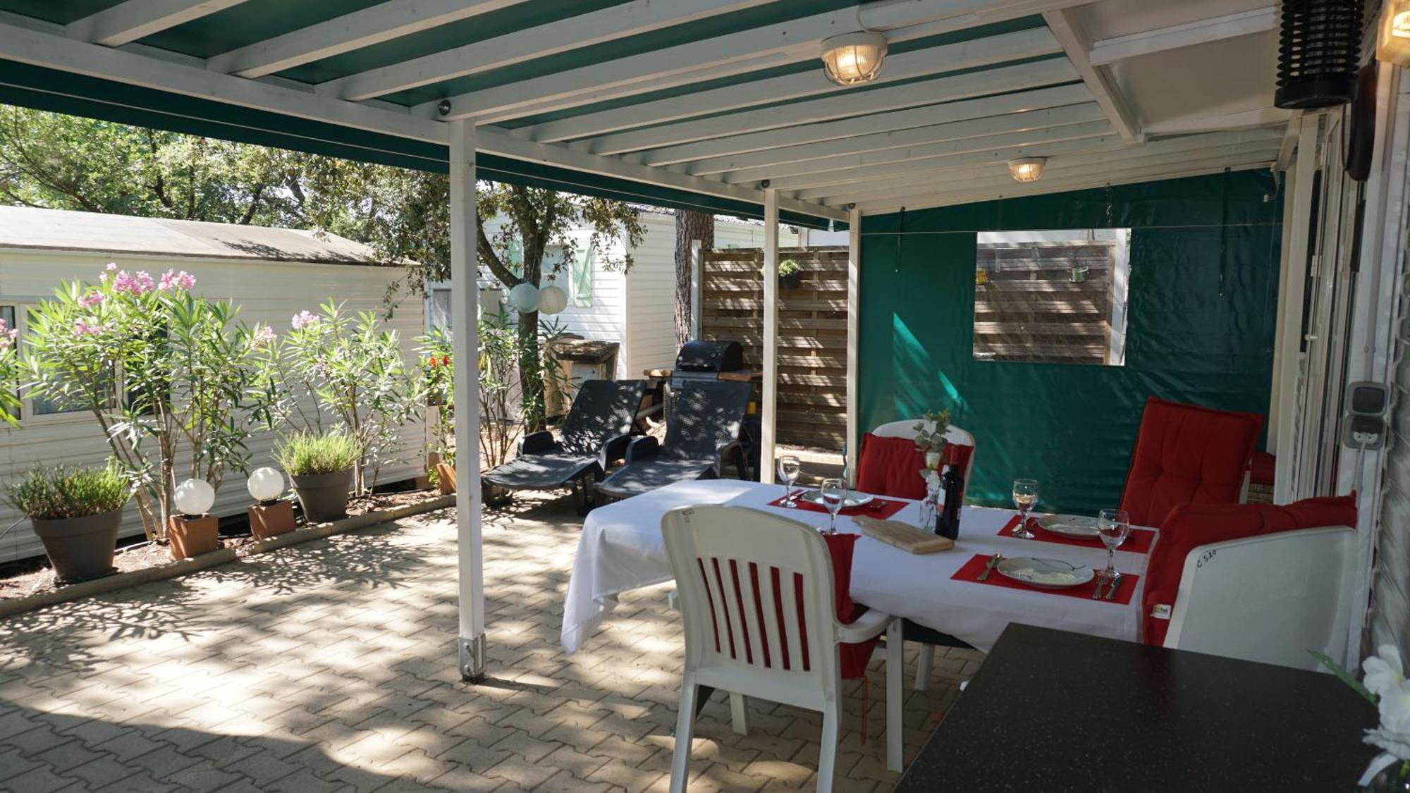 Chalets Met Buitenkeuken Op Camping Lei Suves - Joycasa Roquebrune-sur Argens Oda fotoğraf