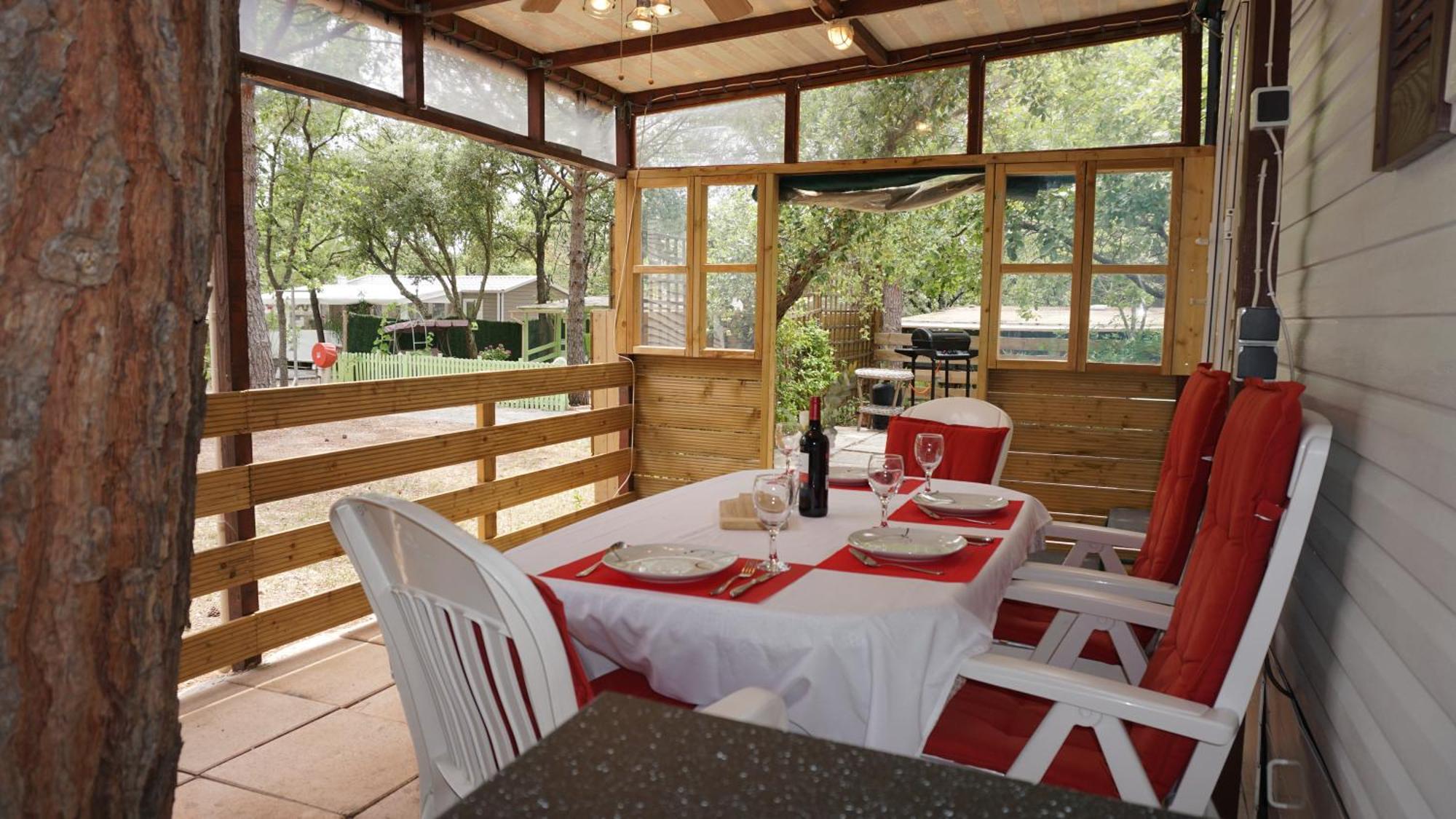 Chalets Met Buitenkeuken Op Camping Lei Suves - Joycasa Roquebrune-sur Argens Oda fotoğraf