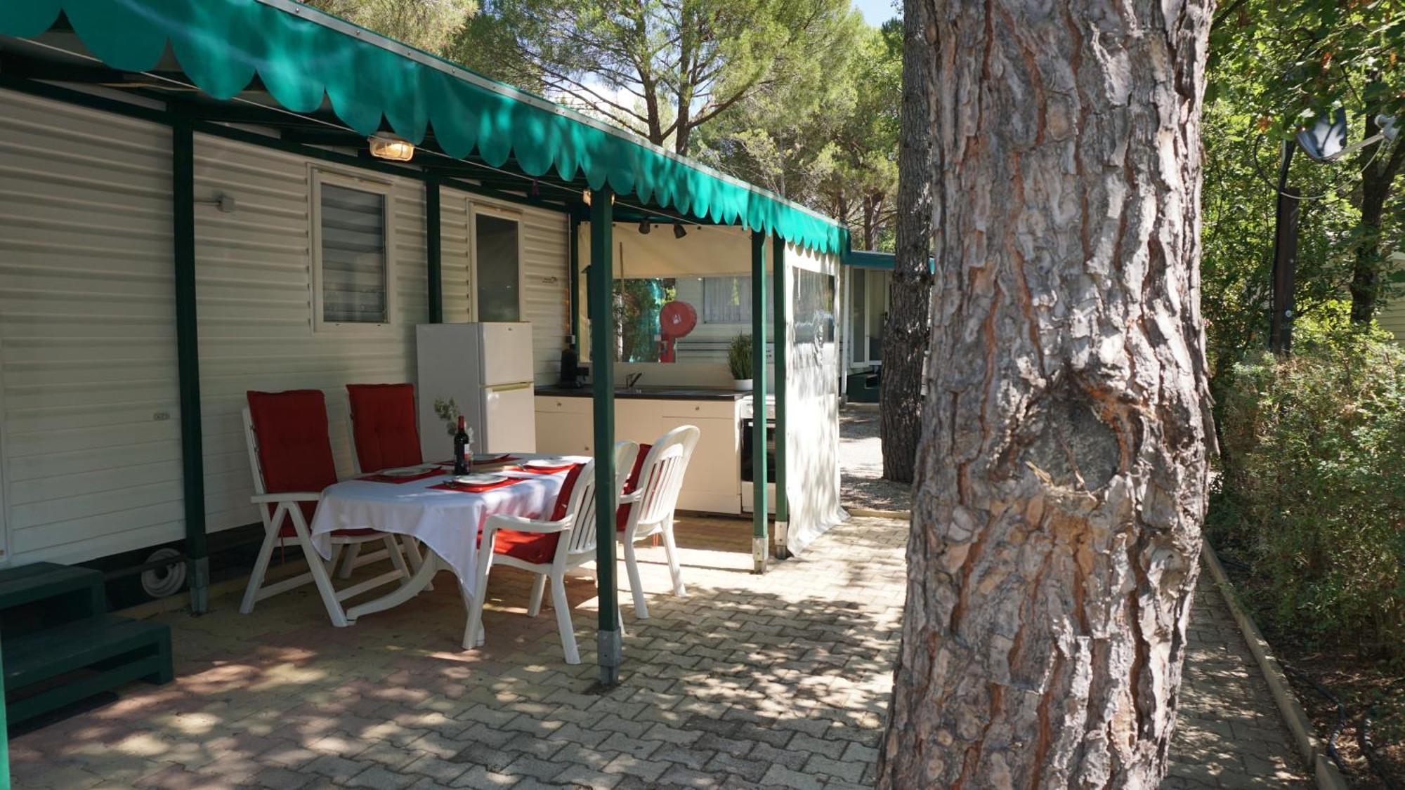 Chalets Met Buitenkeuken Op Camping Lei Suves - Joycasa Roquebrune-sur Argens Dış mekan fotoğraf
